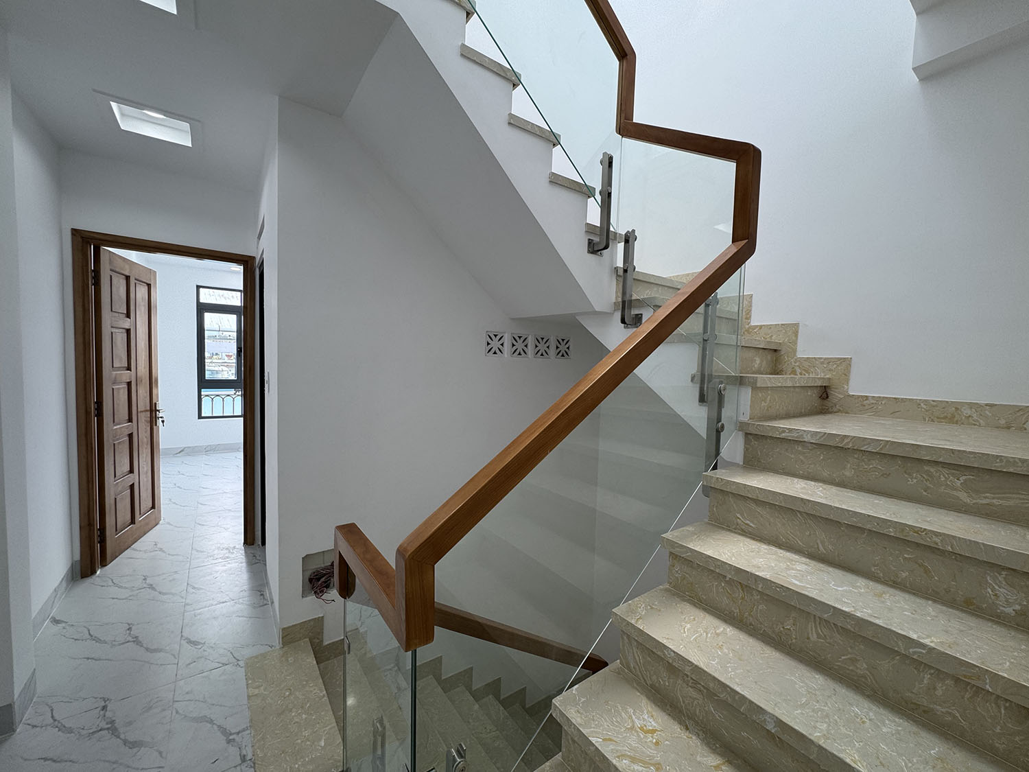 Nhà phố 3 lầu, mới 100% xe hơi đổ cách nhà 10m khu VIP Nguyễn Văn Đậu - Gần Phan Đăng Lưu